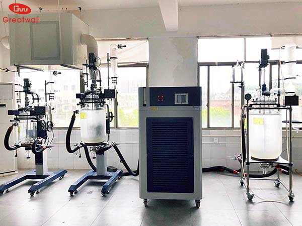 玻璃反應(yīng)釜配套高低溫一體機